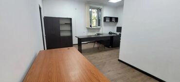 Офисы: Сдаю Офис, 120 м², В жилом комплексе, 1 линия