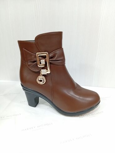 женские зимние замшевые ботфорты: Qəhvəyi rəngli qadın topuqlu botları, gündəlik istifadə üçün uyğun