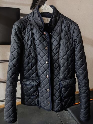 Демисезонные куртки: Куртка Деми на заклёпке 42-44р сост.отл.Цена: 500с