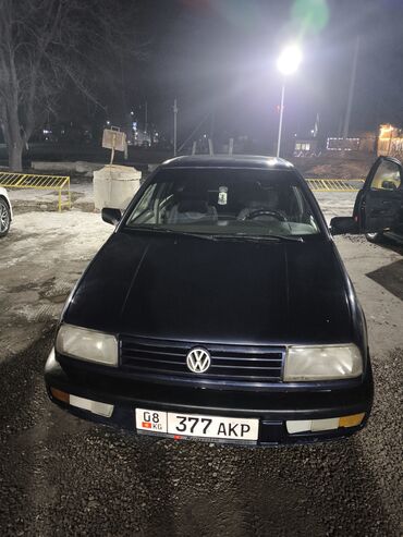 Volkswagen: Volkswagen Vento: 1992 г., 1.8 л, Механика, Бензин, Седан