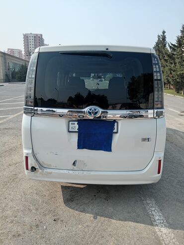 Toyota: Toyota Voxy: 1.8 l | 2015 il Van/Minivan — 2