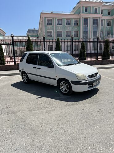 Toyota: Toyota Raum: 1999 г., 1.5 л, Автомат, Бензин, Хэтчбэк