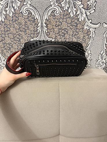 Çantalar: Qara rəngli unisex çanta - Material: teksturalı eko‑dəri - Rəng — 3