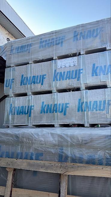 ПВХ-профиль KNAUF для оконных и дверных конструкций. На фото —