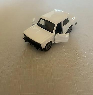 avtovaz oyuncaq treyler: Miniatür LADA 2105 model maşın - Miqyas: təxmini 1:36–1:43 (kompakt — 4