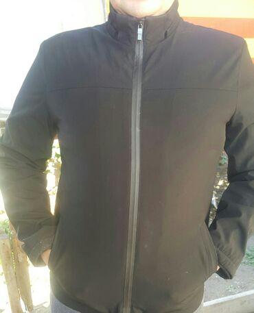 мужская одежда по низким ценам: Мужская ветровка PRADA на весну В хорошем состоянии. Размер s-l