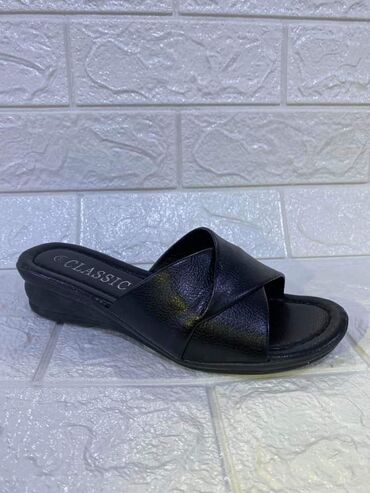 Papuče: Nova kolekcija
1600din.
36-40 — 21