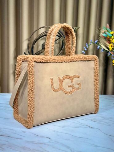 Torbe: UGG torbe
Cena 5100
Dim.l 29x39
But.P45 — 1