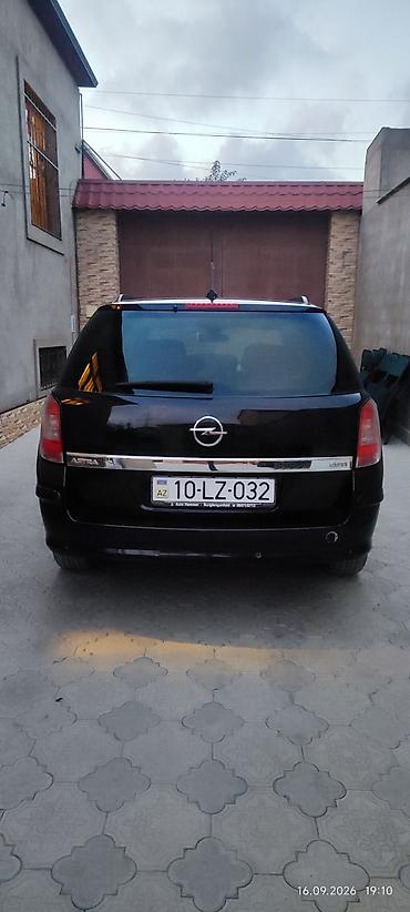 Opel: Opel Astra – qara rəngdə, universal kuzov Xüsusiyyətlər: - Kuzov — 3