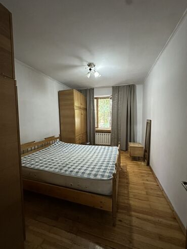 продажа квартир, бишкек 3 комн кв 106 серии: 3 комнаты, 64 м², Индивидуалка, 1 этаж, Старый ремонт