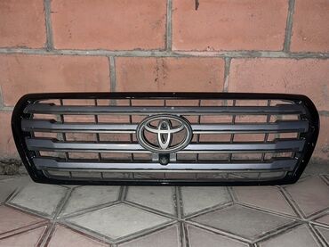 посадка машины: Toyota, цвет - Серый