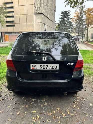 машина ист: Honda Fit: 2005 г., 1.3 л, Вариатор, Бензин, Хетчбек