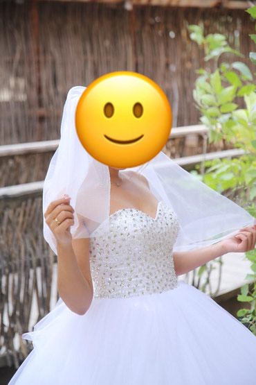 Продаю свадебные платья!Белый и Айвори. Очень пышные.Звоните