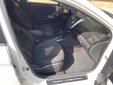 Hyundai: Hyundai Accent: 1.6 l | 2011 il Sedan — 12