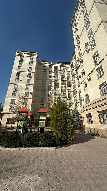 10 мкр: Просторный закрытый двор современного жилого комплекса. * Тип — 2