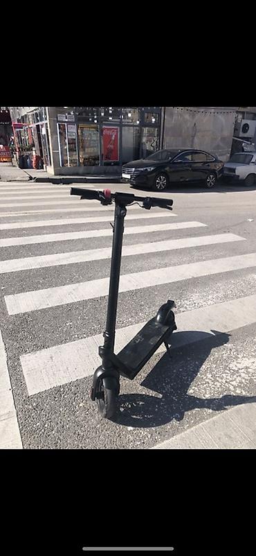 Электротранспорт: Elektrik skuter – qara rəng, yığcam və şəhər üçün ideal — 3