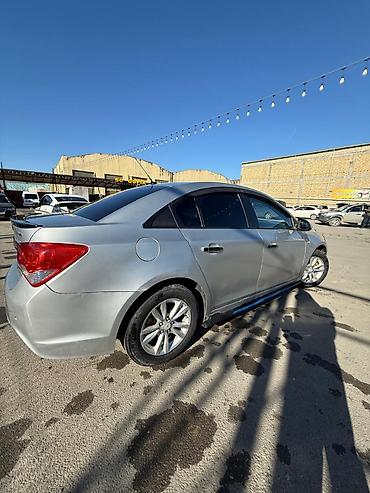 Chevrolet: Chevrolet Cruze: 1.8 l | 2012 il Sedan — 5