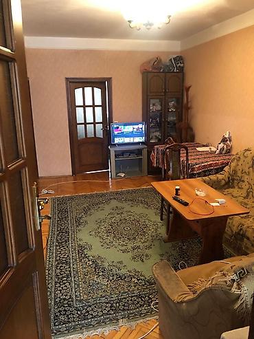 Mənzillər: İcarəyə verilir: mebellı 3 otaqlı mənzil Planlaşdırma: - Geniş zal və — 8