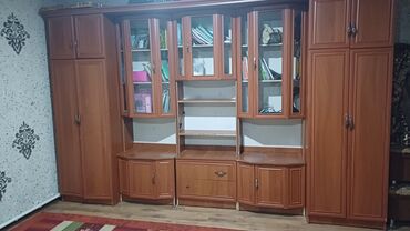 стол письменный б: Гарнитур для зала, Б/у, Шкаф, Дерево, цвет - Коричневый