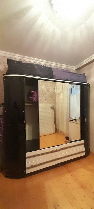 işlənmiş darvazalar: İşlənmiş mebel Şkaf ölçüsü 240x210x70 Kamot ölçüsü 145x45x115 Tumba