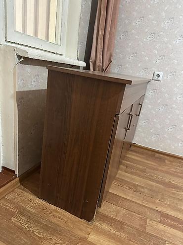 стол витрина: Тумба-комод из прочного ЛДСП, цвет тёплый орех. - Габариты — 2