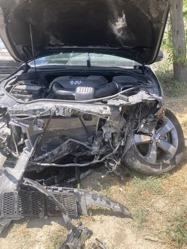 Jeep: Jeep Grand Cherokee – yaş asfalt rəngli, tam ölçülü SUV — 9