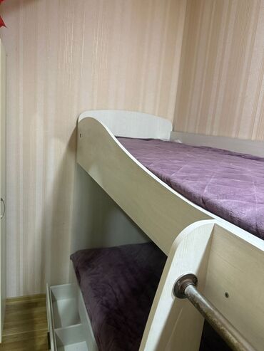 детские вещи мебель: Для девочки и мальчика, Б/у, Кровать, С матрасом, С выдвижными ящиками, Ламинат