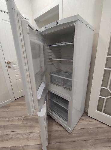 indesit: Холодильник Indesit, Б/у, Двухкамерный, De frost (капельный), 155 * — 2