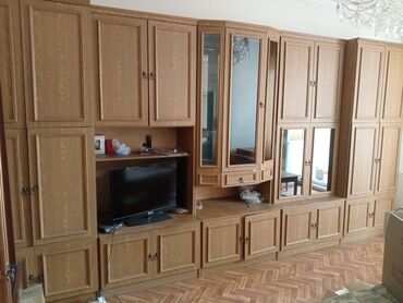 деревянная дверь: Продаю стенку 
225х90х60 см

Отличное состояние
Самовывоз