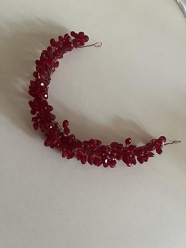 muncuqdan aksesuarlar: Qırmızı büllur muncuqlu saç aksesuarı (diadem/baş bəzəyi) 1 dəfə — 2