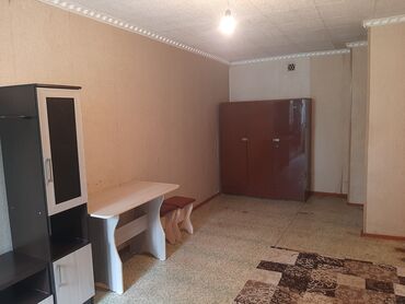 продаю квартиру не дорого: 1 бөлмө, Менчик ээси, Чогуу жашоосу жок, Жарым -жартылай эмереги бар
