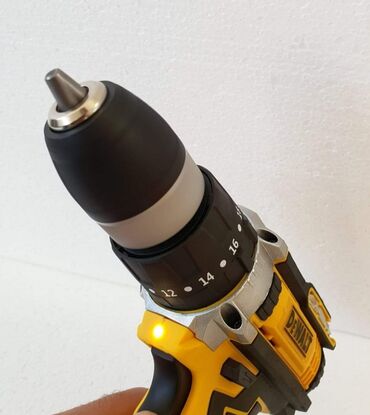 Akumulatorske bušilice: Prodajem novu i kvalitetnu aku bušilica (šrafilica) DEWALT sa čekićem — 8