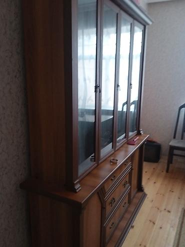 desler: Qonaq otağı üçün vitrin və sürgülü qapılı şkaf dəsti - Material — 1