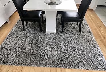 za kucu: Sivi tepih „shaggy“ visokog pufa, jedan veci dimenzije 200x300cm — 1