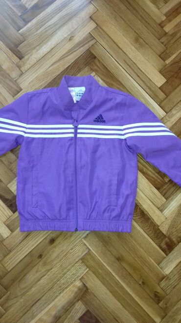 zenska jaknica: Original Adidas trenerka,jaknica. Bez ikakvih mana. Velicina 104