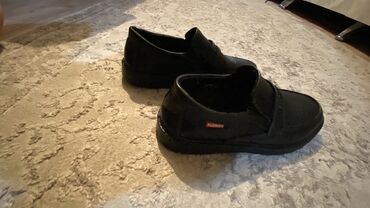 черная обувь: Состояние хорошая 35 размер 500сом
Доставка есть по бишкеку