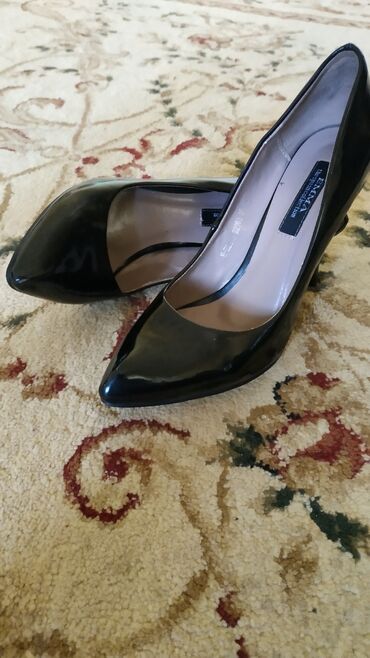 продам туфли женские: Туфли 36, цвет - Черный