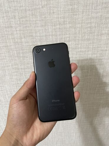 Apple iPhone: IPhone 7, Б/у, 32 ГБ, Черный, Чехол, 55 %