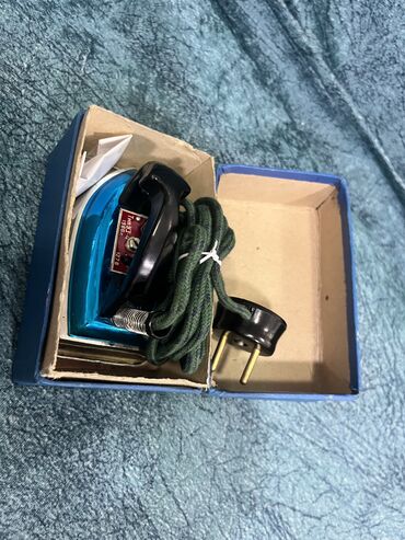 Qədim ütülər: 1966cı ilin maraqlı səyahət üçün mini ütüsü,çəkisi ağırdır əla — 13