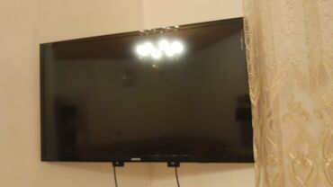 Televizorlar: Televizor Samsung tv 82 ekran,yenidi.Smart deyil ama üzərində wifiyə