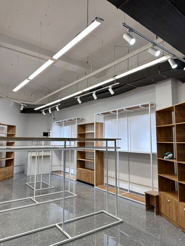 Кронштейны, стойки: Кронштейны Стеллажи Стойки Вешала Столы ресепшен Раскладочные — 11