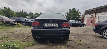 mercedes e class: BMW 5 series: 3 l | 1998 il Sedan — 8