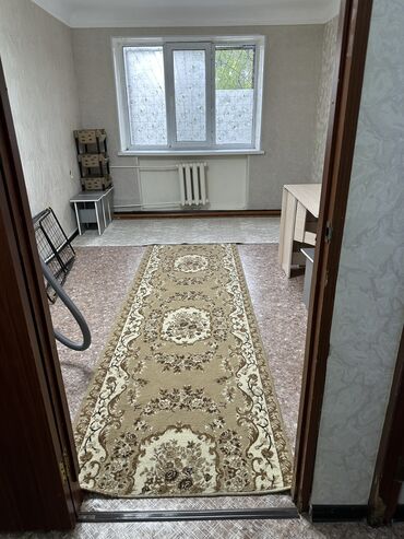 комната сутки бишкек: 18 м², С мебелью