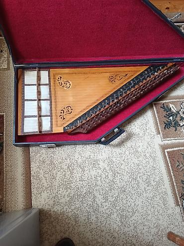 kama: Qanun musiqi aləti (Sərt futlyarla birlikdə Ənənəvi simli-mizrablı — 4