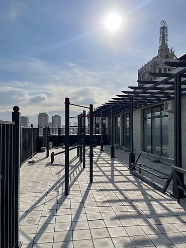 Аренда офисов: Аренда офисов, 123 м², В жилом комплексе, С видом на горы, 1 линия, С отдельной кухней — 11