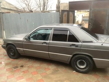 yeşka mercedes: Mercedes-Benz 190: 1.8 l | 1992 il Sedan