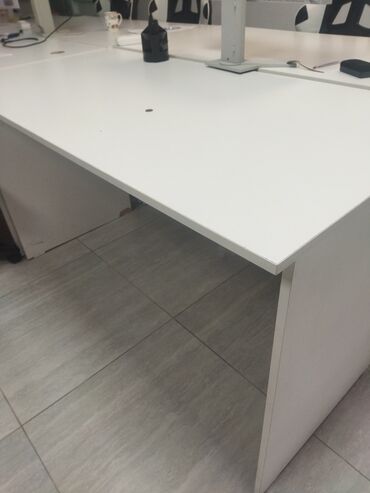 офисные столы бу: Офисный Стол, цвет - Белый, Б/у