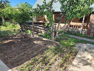 Продажа коттеджей и домов: Продаётся дом г Каракол ул.Ахунбаева 3х комнатная 6соток — 7