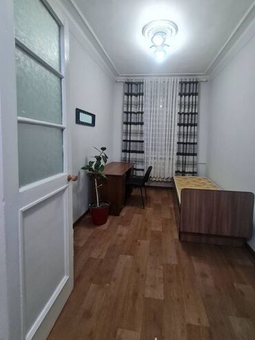 Офисы: 2 комнаты, 45 м², Сталинка, 2 этаж, Косметический ремонт