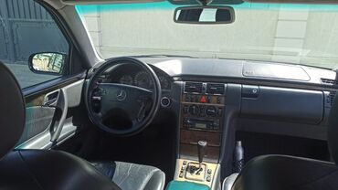 Mercedes-Benz: Mercedes-Benz E-Class W210 sedan - Kuzov: 4 qapılı sedan, qara rəng - — 17